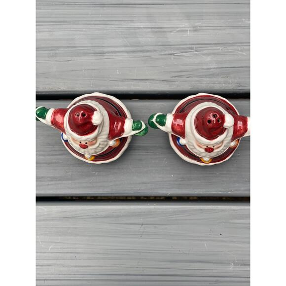 Hometrends Salt and Pepper Santas Christmas Bulks L100536 - Picture 3 of 4